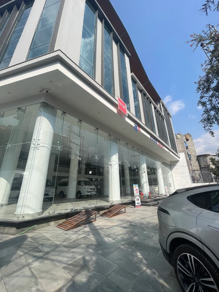 Amazing Spacious Commercial Space on Rent